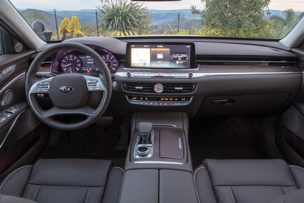 Representatieve sedan KIA K900