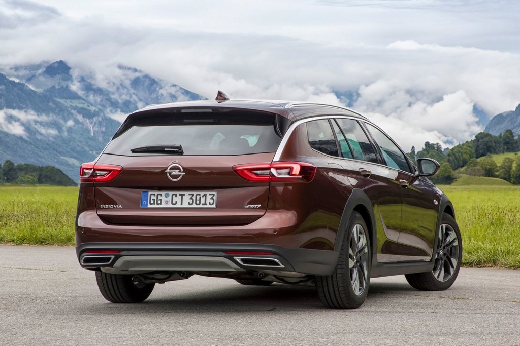 Terreinwaardige Opel Insignia Country Tourer stationwagen