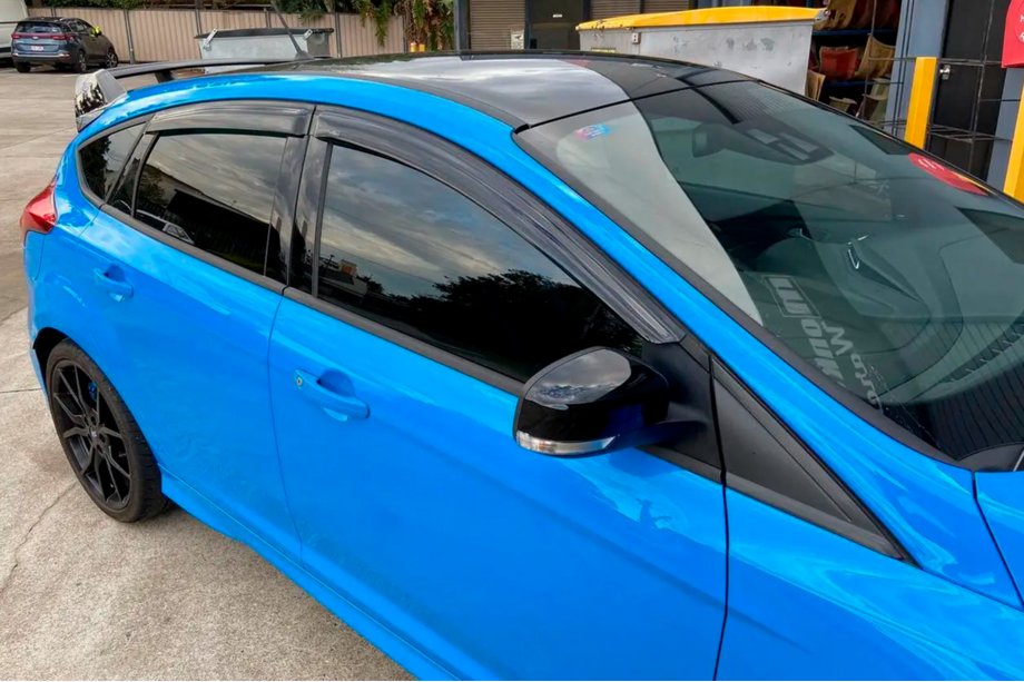 Ford Focus III 2011–2017 Raamdeflectoren (4 stuks, HIC) Stationwagen Image