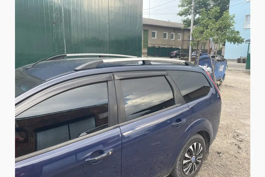 Ford Focus II 2005–2008 Aluminium dakrails (Caravan, chroom) Image