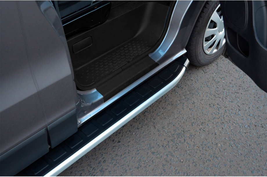 Peugeot Bipper 2008–2017 Fullmond side steps (set van 2, aluminium) Image