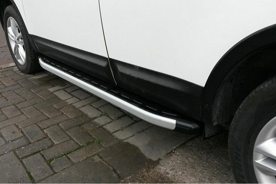 Nissan Qashqai 2007–2010 Fullmond side steps (set van 2, aluminium) Image