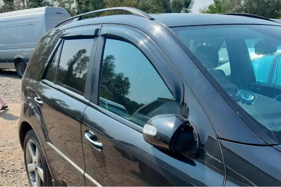 Mercedes ML W164 2005–2011 Raamdeflectoren (4 stuks, HIC) Foto 4