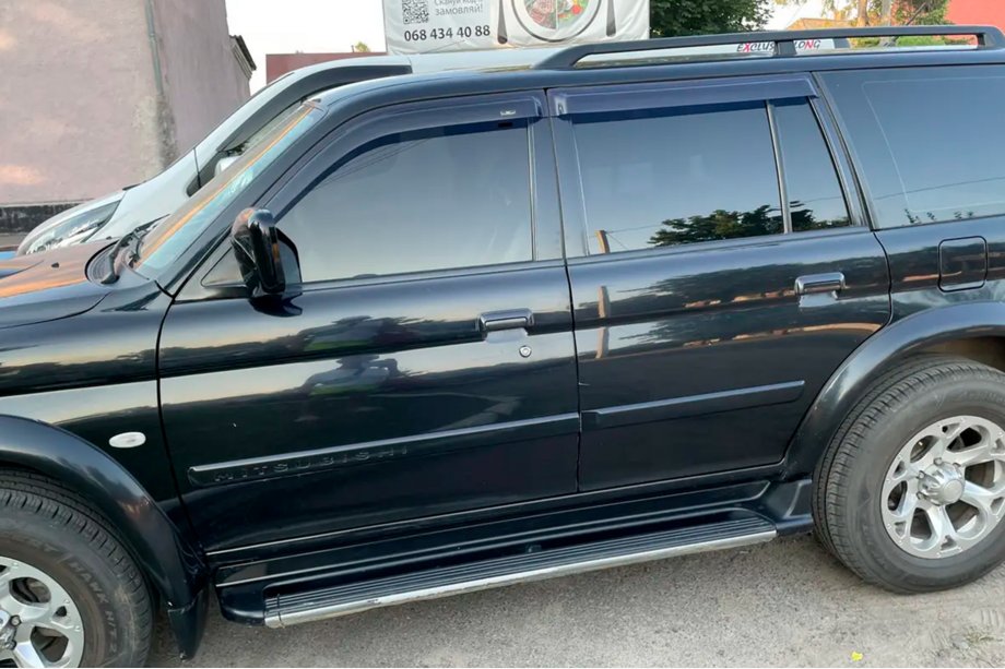 Mitsubishi Pajero Sport 1996–2007 Raamdeflectoren (4 stuks, HIC) Image