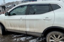 Nissan Qashqai 2014–2021 Raamdeflectors met chroomstrip (4 stuks, HIC) foto 3