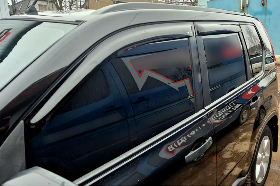 Nissan X-trail T30 2002–2007 Raamdeflectoren (4 stuks, HIC) Image