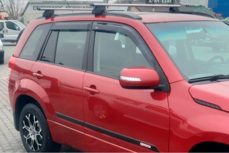 Suzuki Grand Vitara 2005–2017 Raamdeflectoren (4 stuks, HIC) Image