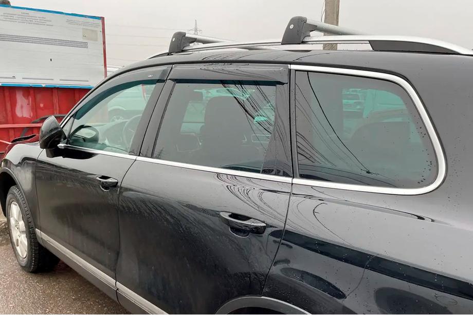 Volkswagen Touareg 2010–2018 Raamdeflectoren (4 stuks, HIC) Foto 2