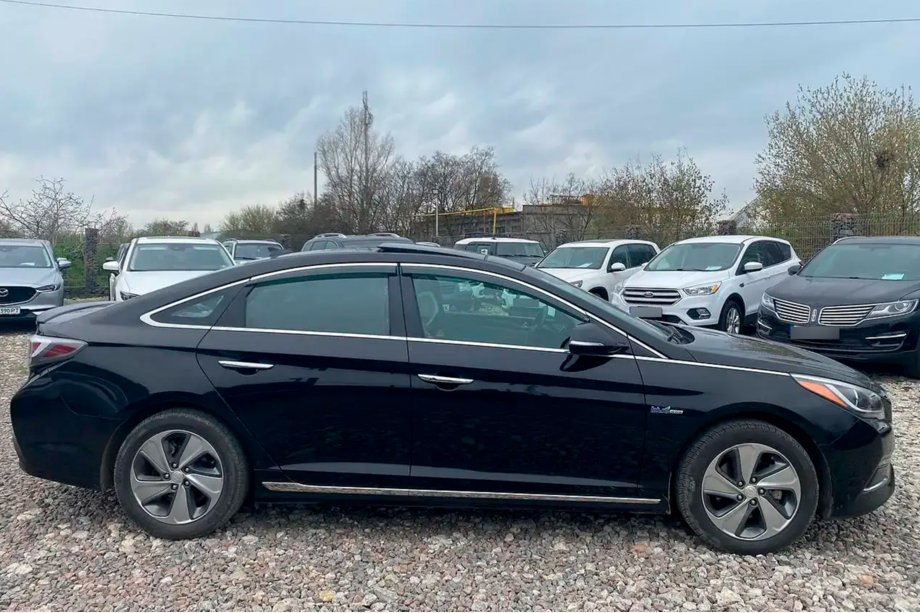 Hyundai Sonata LF 2014–2019 Raamdeflectors met chroomstrip (4 stuks, HIC) Image