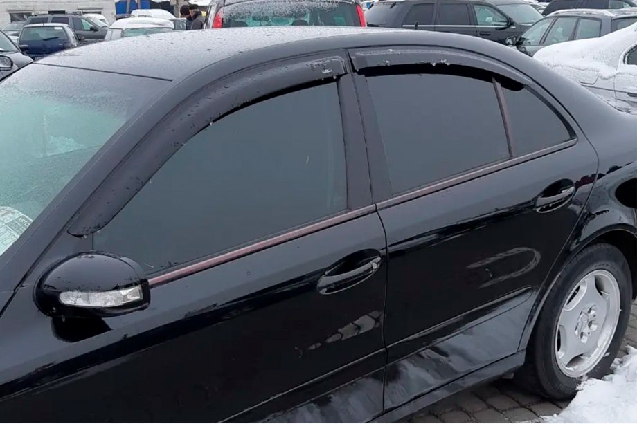 Mercedes E-class W211 2002–2009 Raamwindschermen SD (set 4 stuks, HIC) Foto 1