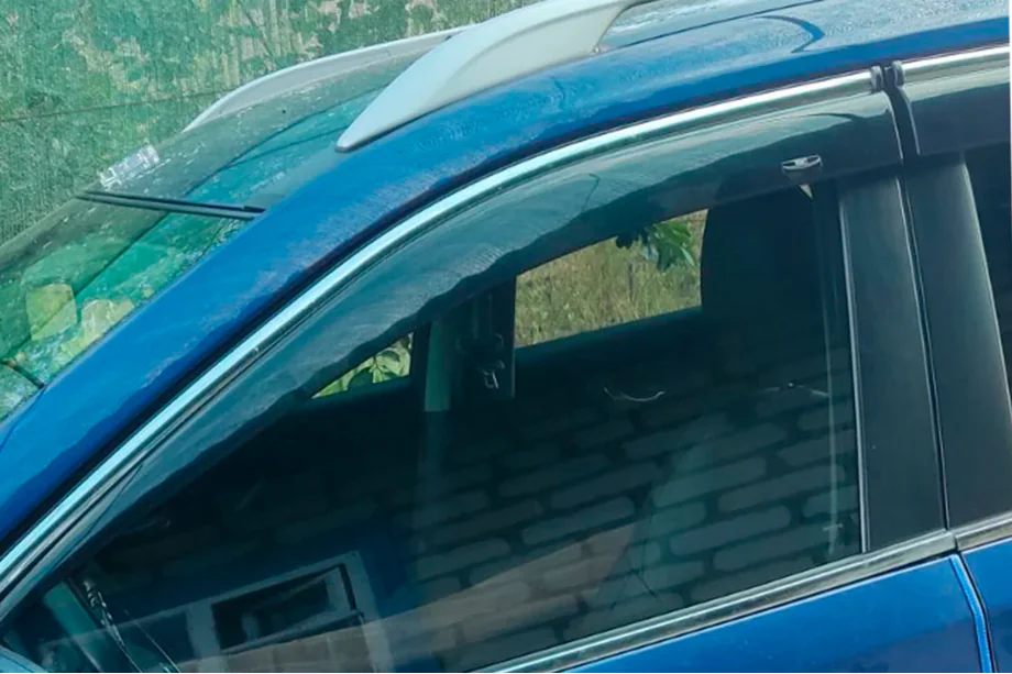 Nissan X-trail T32/Rogue 2014–2021 Raamdeflectors met chroomstrip (4 stuks, HIC) Foto 2