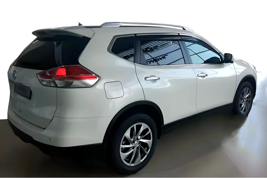 Nissan X-trail T32/Rogue 2014–2021 Raamdeflectors met chroomstrip (4 stuks, HIC) Foto 1