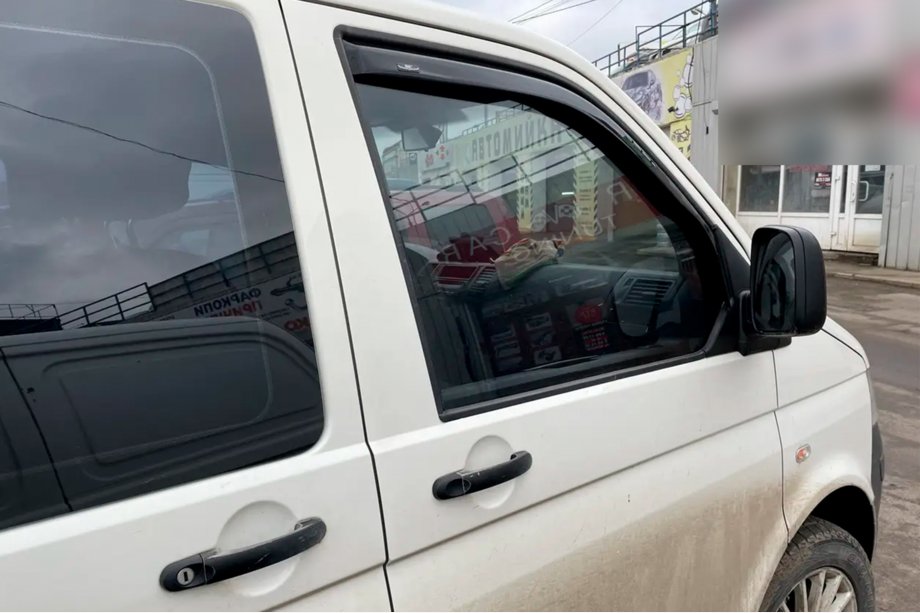 Volkswagen T5 Caravelle 2004–2010 Insteek raamwindschermen (2 st., HIC) Foto 9