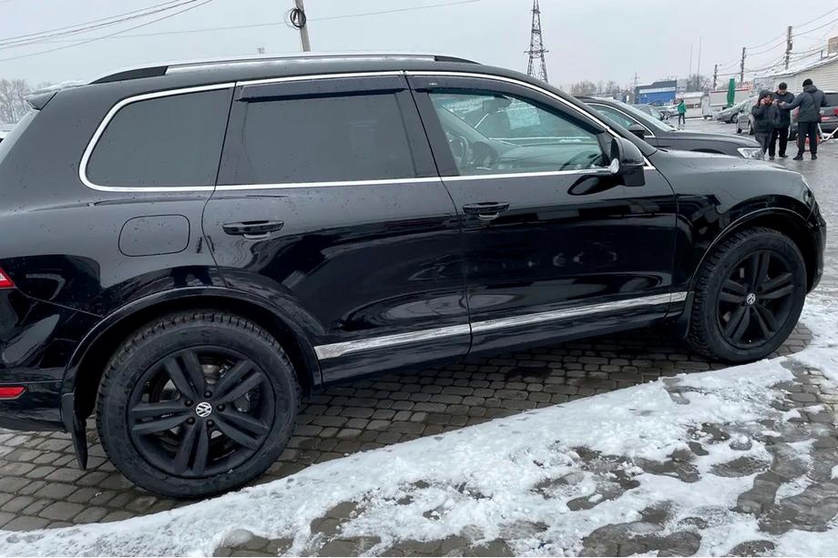 Volkswagen Touareg 2010–2018 Raamdeflectors met chroomstrip (4 stuks, HIC) Foto 13