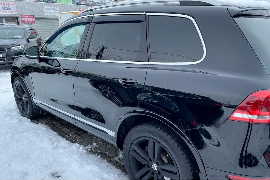 Volkswagen Touareg 2010–2018 Raamdeflectors met chroomstrip (4 stuks, HIC) Foto 2
