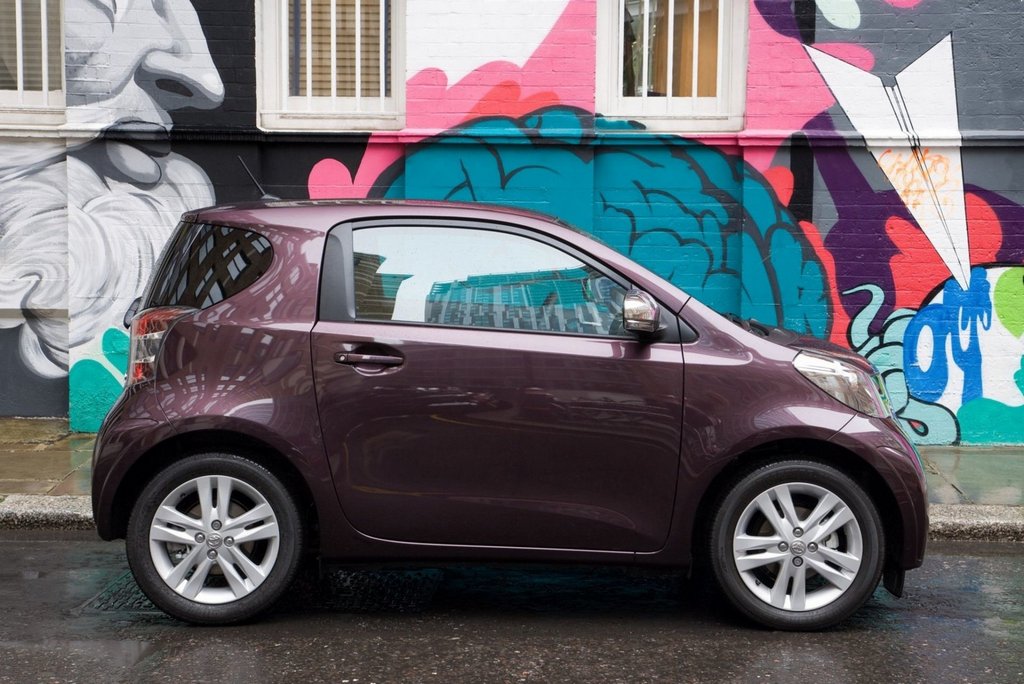 Compacte driedeurs hatchback Toyota iQ