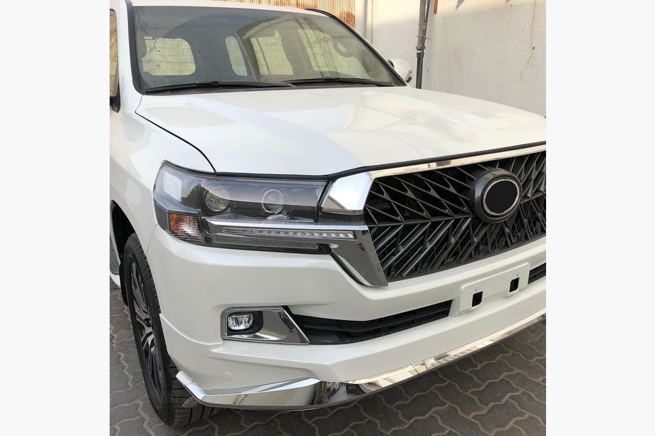 Toyota Land Cruiser 200 2007–2021 Bodykitset 2016↗ (Blade) Foto 4