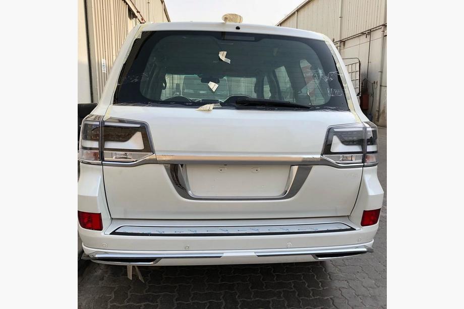 Toyota Land Cruiser 200 2007–2021 Bodykitset 2016↗ (Blade) Foto 5