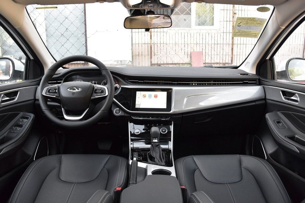 Vernieuwde middelgrote sedan Chery Arrizo 5