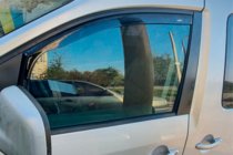 Volkswagen Caddy 2015–2020 Insteek raamwindschermen (2 st., HIC) foto 11