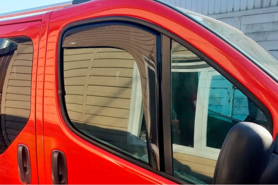 Nissan Interstar 2002–2010 Insteek raamwindschermen (2 st., HIC) Image