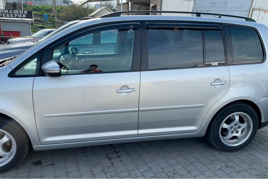 Volkswagen Touran 2003–2010 Raamdeflectoren (4 stuks, HIC) Foto 5