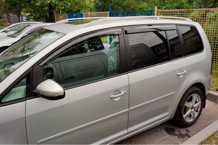 Volkswagen Touran 2003–2010 Raamdeflectoren (4 stuks, HIC) Foto 12