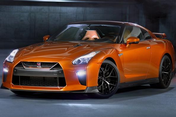 Sportieve Nissan GT-R coupé met vierwielaandrijving
