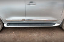 Toyota Land Cruiser 200 2007–2021 Side steps met LED (design 2015-2020) foto 3