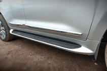 Toyota Land Cruiser 200 2007–2021 Side steps met LED (design 2015-2020) foto 2