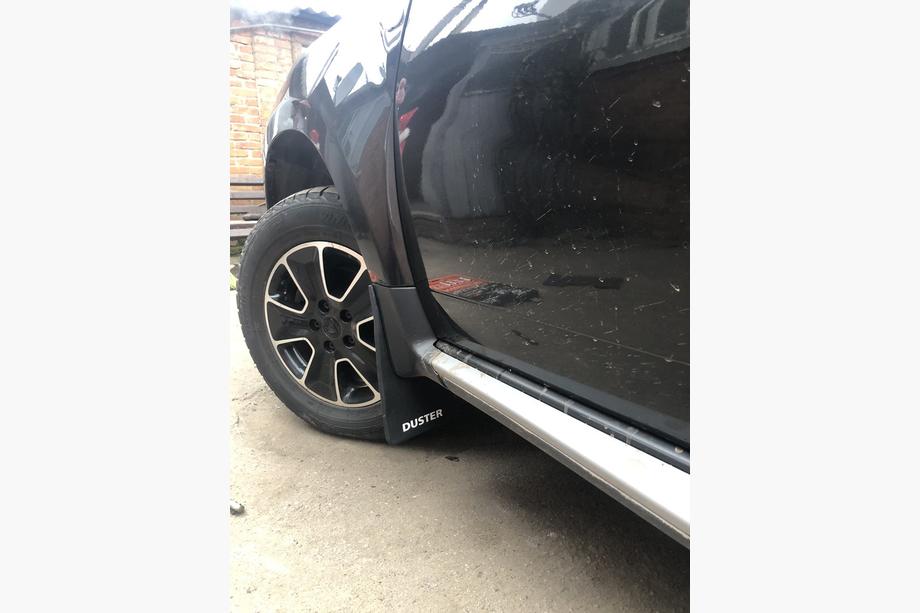 Dacia Duster 2008–2018 Premium voorspatborden (2 st.) Foto 2