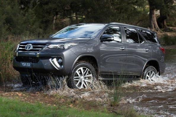 Review van de zevenzits body-on-frame SUV Toyota Fortuner
