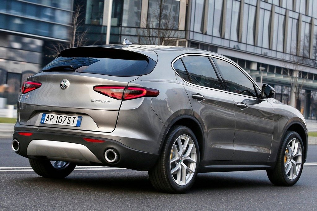 Review van de compacte crossover Alfa Romeo Stelvio
