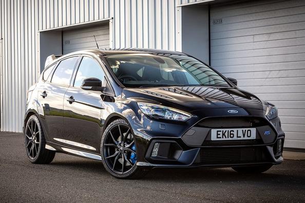 Review van de sportieve hatchback Ford Focus RS