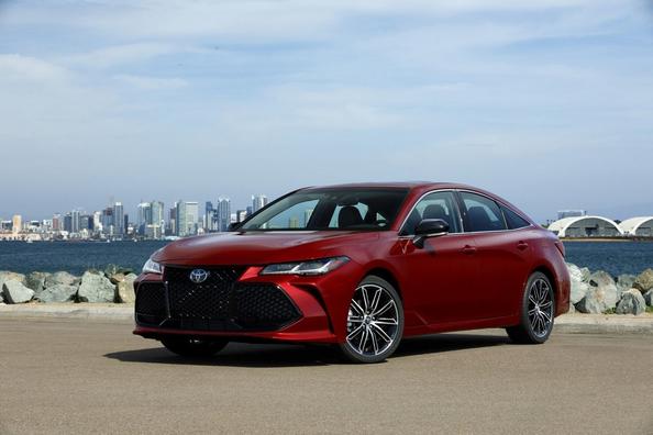 Vijfde generatie van de vlaggenschip-sedan Toyota Avalon