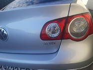 Volkswagen Passat B6 2006–2012 2.0 TDI embleem (met rode I) foto 2