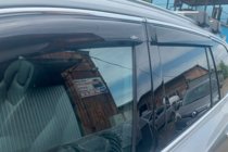 Volvo XC90 2015– Raamdeflectoren met chromen sierstrip (4 stuks, HIC) foto 3