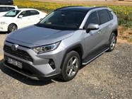 Toyota Rav 4 2019–2025 Side steps Maydos V2 (set 2 stuks, aluminium met RVS) foto 6