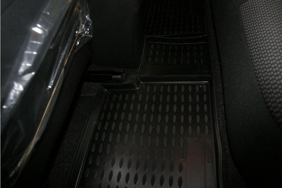 Toyota Corolla 2007–2013 Rubberen vloermattenset voor interieur (4 stuks, Novline) Foto 3