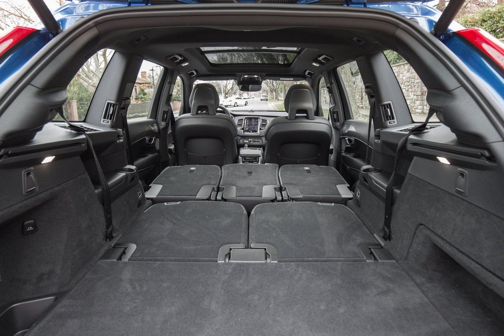 Middelgrote Volvo XC90-crossover van de tweede generatie