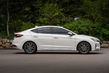 Compacte sedan Hyundai Elantra in vernieuwde vorm foto 4