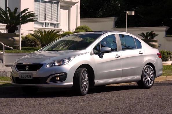 Test van de compacte sedan Peugeot 408