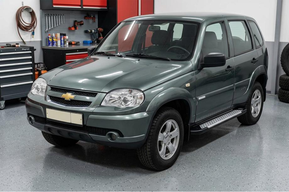 Chevrolet Niva 1998–2020 Side steps Allmond Grey (2 stuks, aluminium) Image