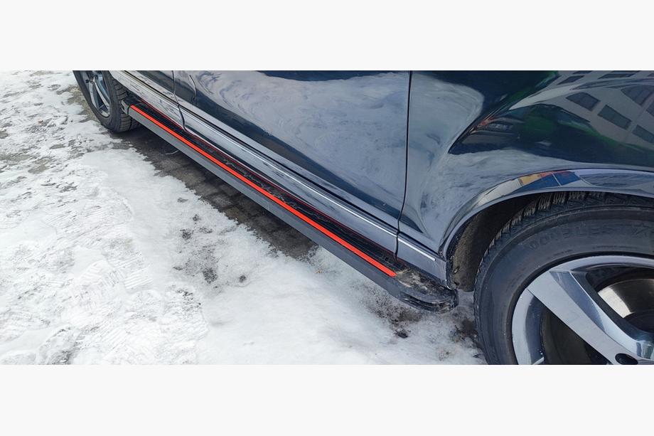 Audi Q7 2005–2015 Side steps Maya Red (2 stuks, aluminium) Image