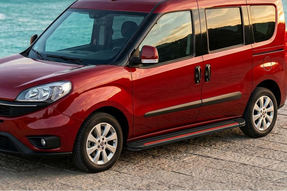 Fiat Doblo II 2010–2022 Side steps Maya Red (2 stuks, aluminium) Image