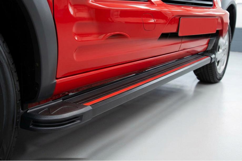 Ford Connect 2010–2013 Side steps Maya Red (2 stuks, aluminium) Maxi basis Image