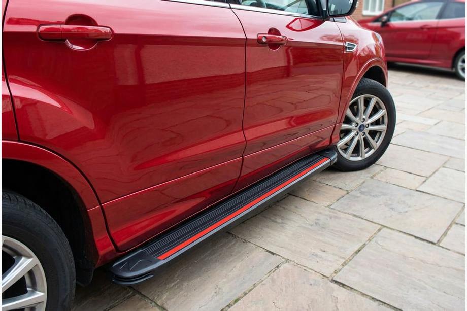 Ford Kuga/Escape 2013–2019 Side steps Maya Red (2 stuks, aluminium) Image
