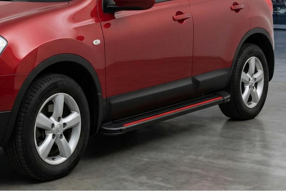 Nissan Qashqai 2010–2014 Side steps Maya Red (2 stuks, aluminium) Korte wielbasis Image