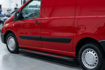 Peugeot Expert 2007–2016 Side steps Maya Red (2 stuks, aluminium) Lange wielbasis foto 1