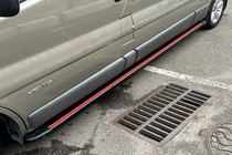 Renault Trafic 2015– Maya Red-Black side steps (2 stuks, aluminium) Lange wielbasis foto 3